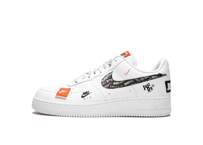 Кроссовки Nike  Air Force 1’07 (белый / черный / оранжевый)